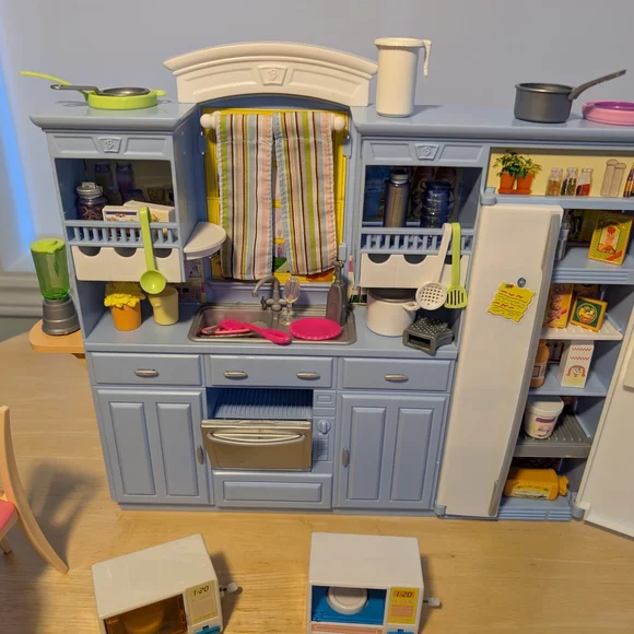 Barbie Kitchen Set 2005 - Picture 6 of 11